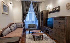 Little Vienna Silver Apartment